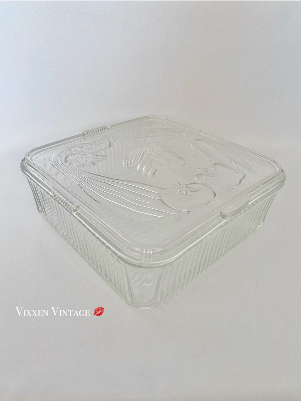 VINTAGE 1940'S CLEAR HEAVY PRESSED-GLASS RIBBED REFRIGERATOR DISH W/ VEGGIE LID